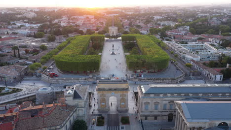 Peyrou-Park-Bei-Sonnenuntergang-Luftaufnahme-Triumph-Arc-Montpellier-Frankreich
